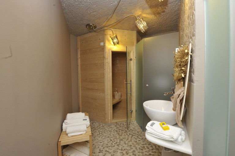 Bathroom 5, Ammos Naxos, South Aegean
