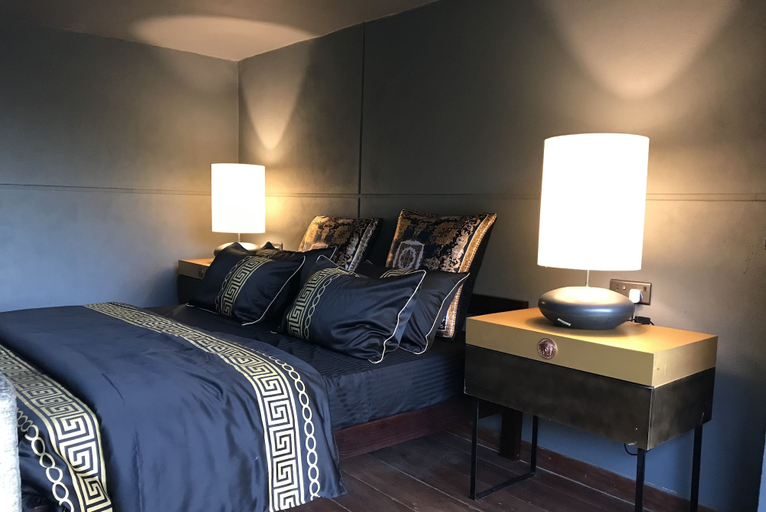 Bedroom 3, Romance Valley, Hildummulla