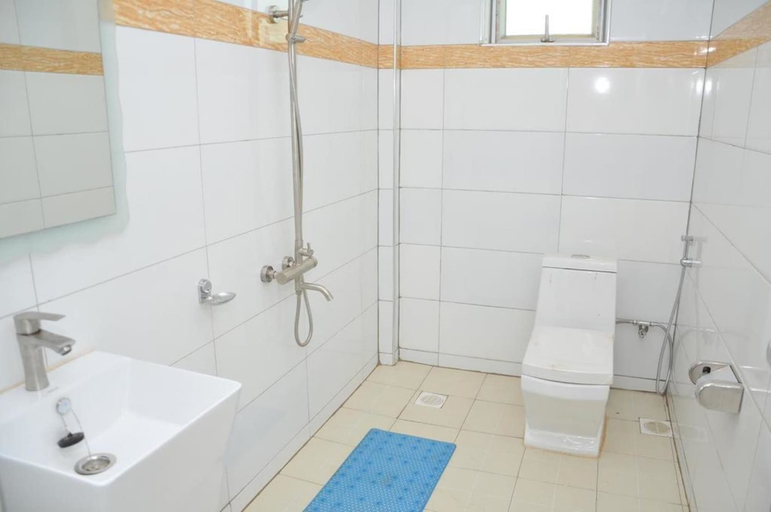 Bathroom, Hotel Benco, Jinja
