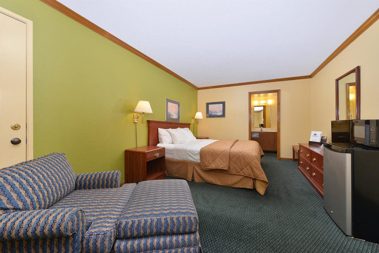 Bedroom 2, Americas Best Value Inn Maumee Toledo, Lucas