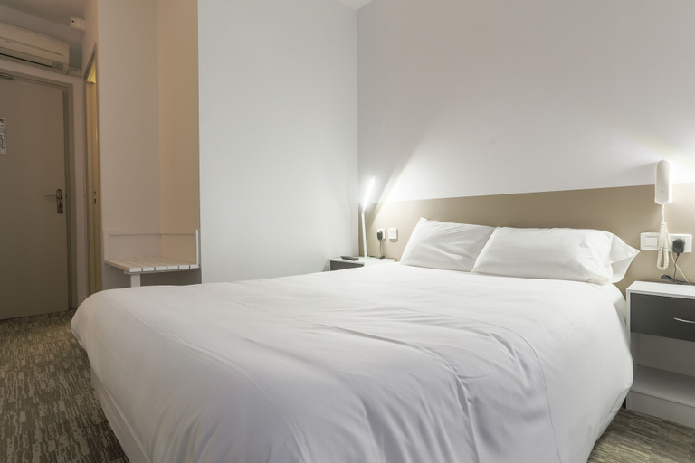 Bedroom 4, Hotel Du Clocher, Aveyron