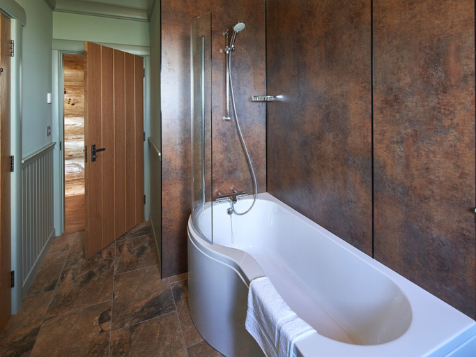 Bathroom 3, Aurora North Coast, Causeway Coast and Glens