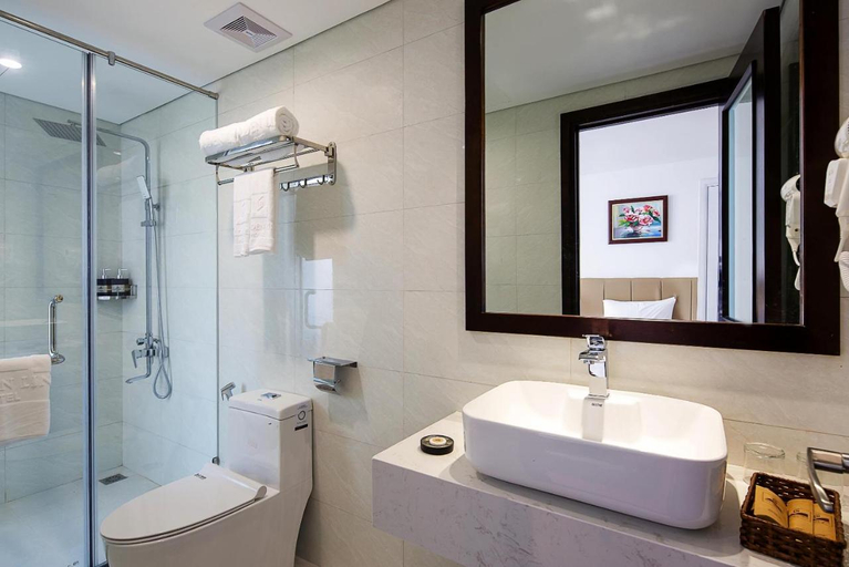 Bathroom 5, Golden Line Hotel Danang, Da Nang
