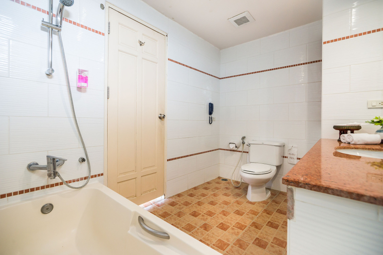 Bathroom 5, Bella Villa Cabana, Pattaya