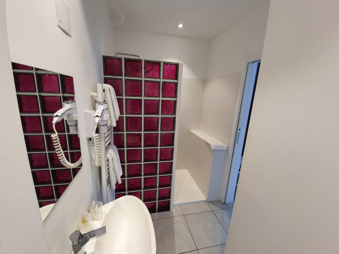 Bathroom 4, Hotel Restaurant Les 3 Terrasses, Corse-du-Sud