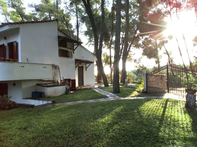 Others 4, Family Villa in Sani - Sleeps 6 - Parking - Wifi, Central Macedonia