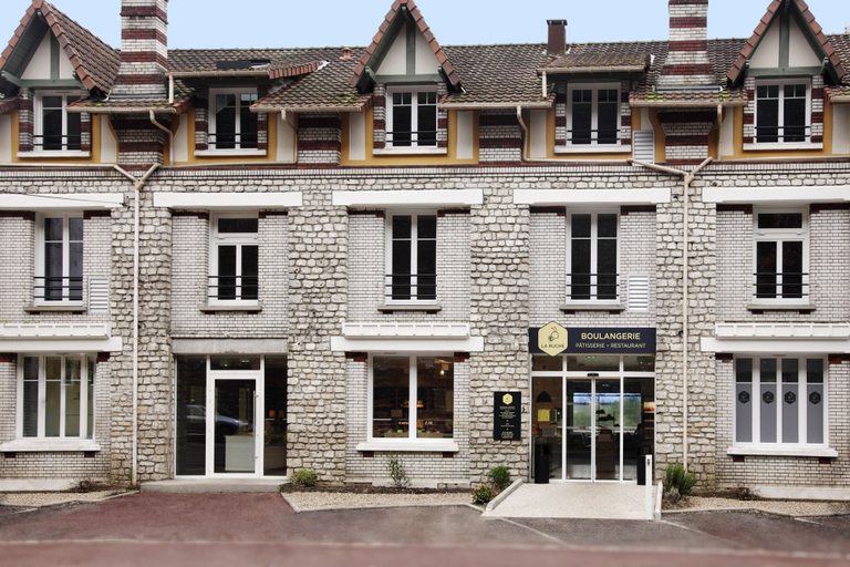 Exterior & Views