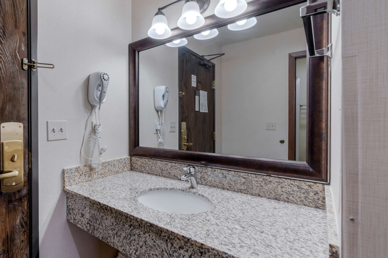 Bathroom 5, Best Western Pinedale Inn, Sublette
