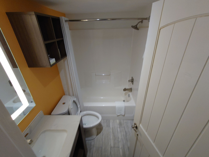 Bathroom 5, Reagan Resorts Inn, Sevier