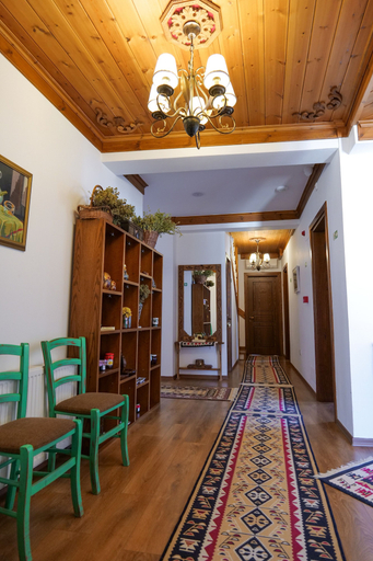 Others 5, Hotel Bineri, Gjirokastrës