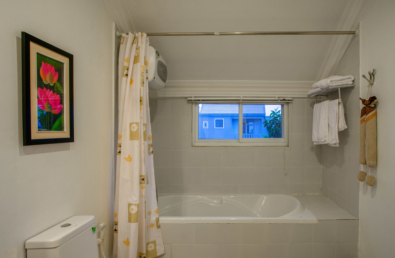 Bathroom 3, Han & Daniel Villa Boutique, Siem Reap
