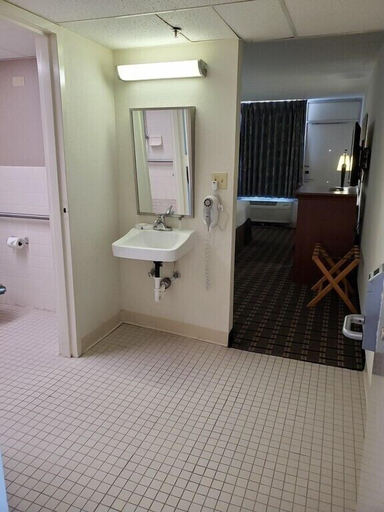 Bathroom 3, Motel 6 Hastings, NE, Adams