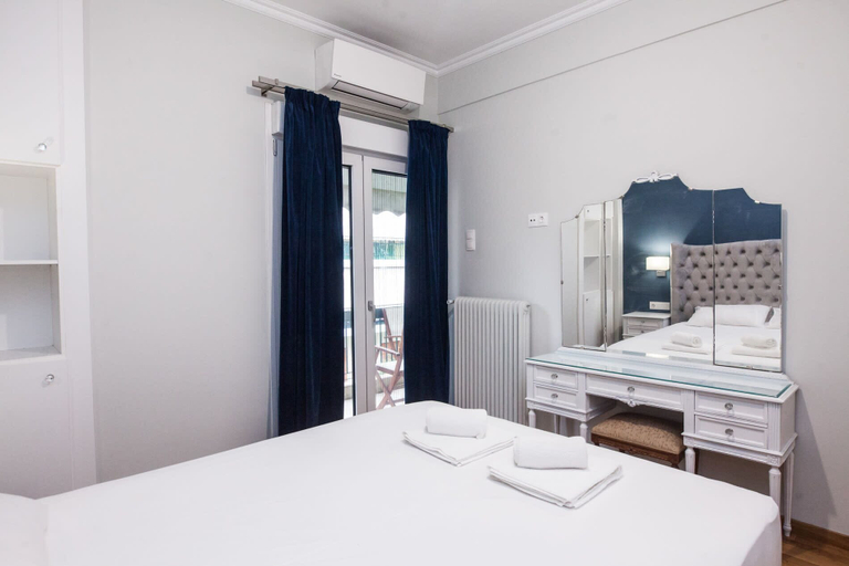 Room 2, Brand new apt in Zografou, Attica