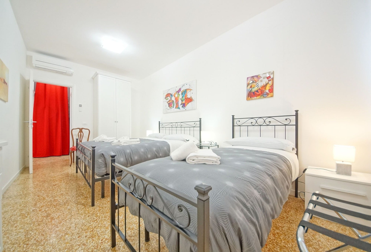 Others 2, DolceVita Apartments N. 372, Venezia