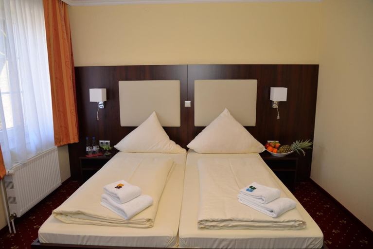 Bedroom 3, Hotel Neugrabener Hof, Hamburg