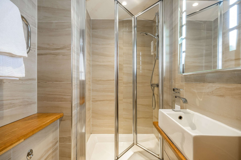 Bathroom 4, Comfort Inn Hyde Park, London
