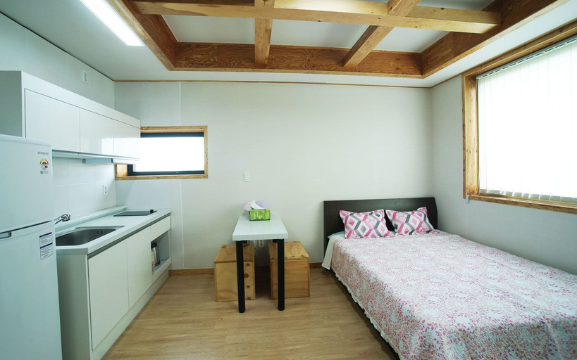 Bedroom 2, Gambi Namu Pension, Jeju