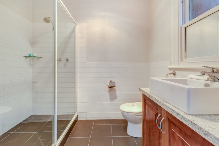 Bathroom 4, Seymours on Lydiard, Ballarat  - Central