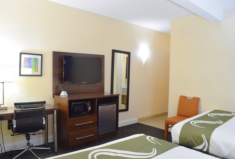 Bedroom 3, Quality Inn & Suites Middletown - Newport, Newport
