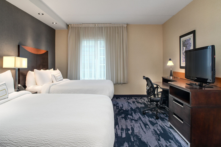 Bedroom 4, Fairfield Inn & Suites by Marriott Toronto Mississauga, Peel