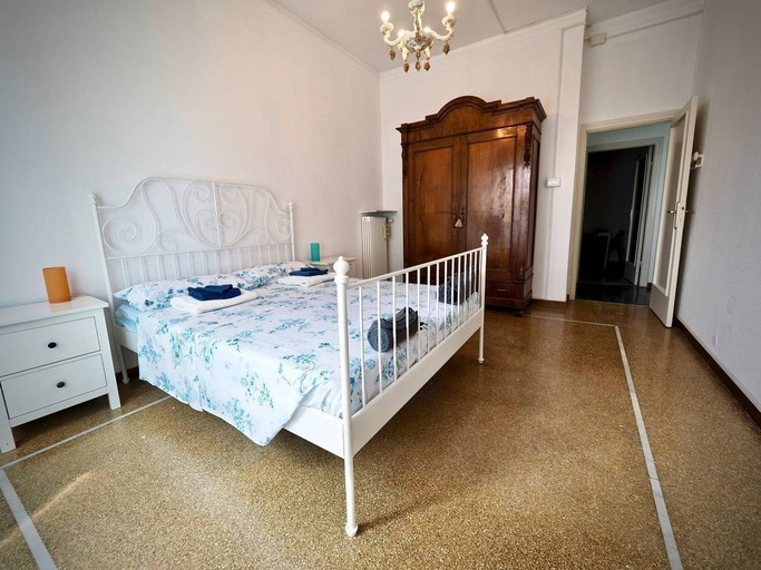 Room 4, Dimora Duse nella Lussuosa Albaro, Genova