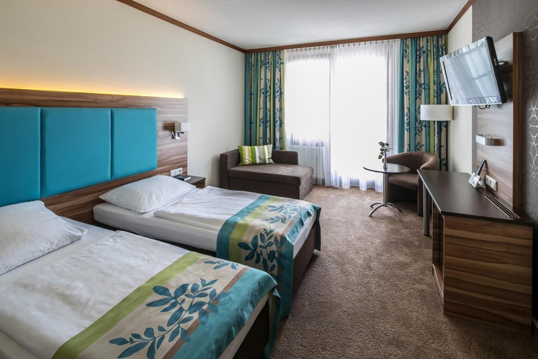 Bedroom 2, Hotel am Krone Park, Fürstenfeldbruck