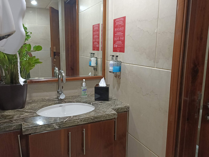 Bathroom 5, Ramada by Wyndham Downtown Dubai, Dubai
