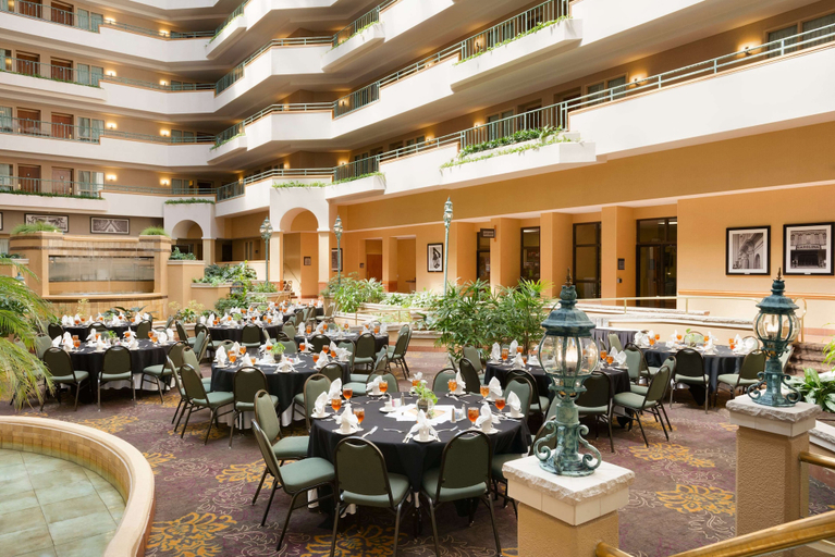 Food & Drinks 5, Embassy Suites by Hilton Greensboro Airport, Guilford