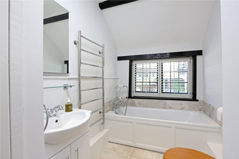 Bathroom, Henry VIII Cottage, Oxfordshire