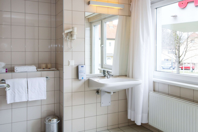 Bathroom 4, Kyriad Vienna Altmannsdorf, Wien