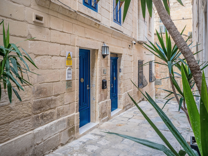 Exterior & Views 2, Ajkla