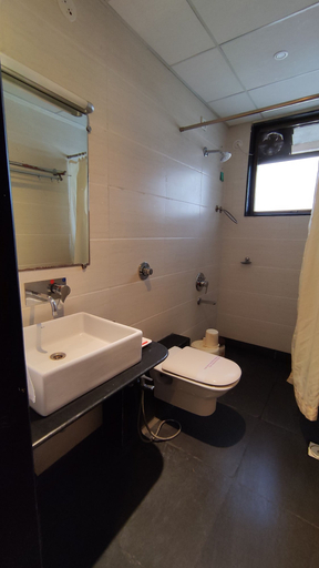 Bathroom 3, The Temple View, Ahmadnagar