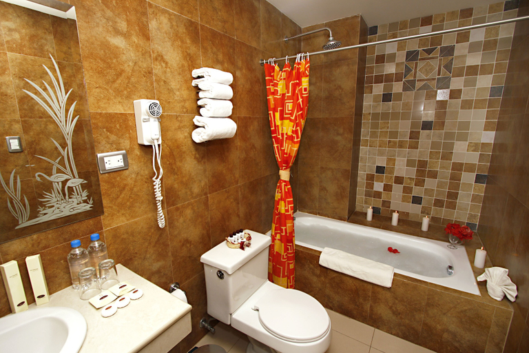 Bathroom 4, Hotel El Marqués, Atacames
