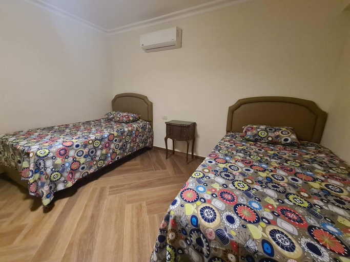 Bedroom 2, Spacious Executive Luxury Apartment With Balcony, Ad-Duqi