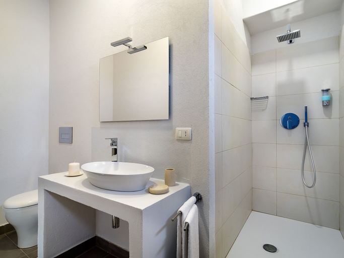 Bathroom 3, Baia del Mar, Ragusa