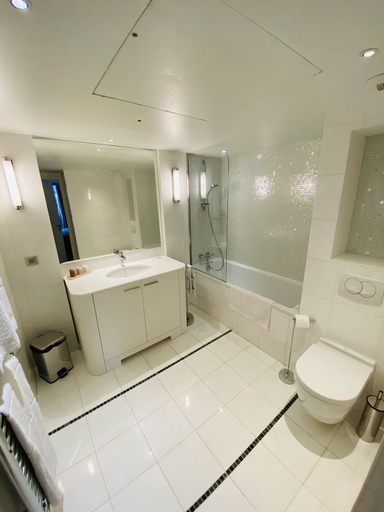 Bathroom 5, Résidence Carlton Riviera, Alpes-Maritimes
