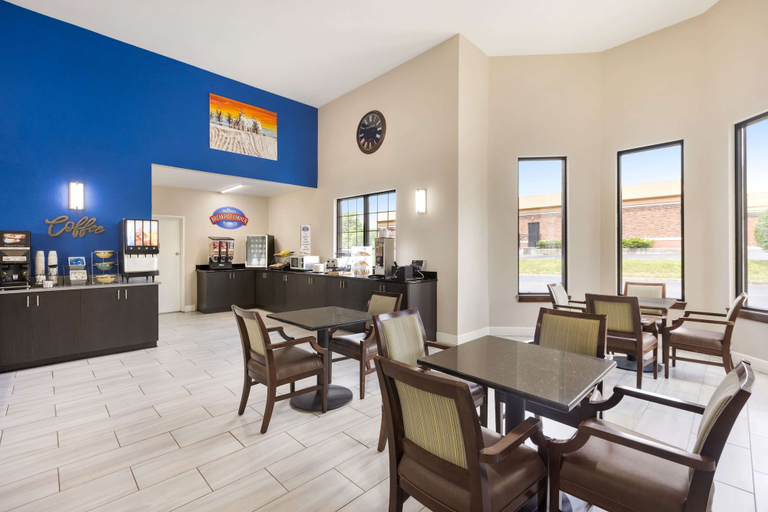 Food & Drinks 5, Baymont by Wyndham Winchester, Clark