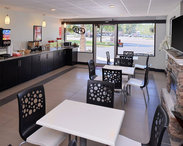 Food & Drinks 5, Econo Lodge Rochester I-90 & I-390, Monroe