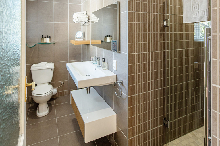 Bathroom 5, Ballinderry - The Robertson Guest House, Cape Winelands