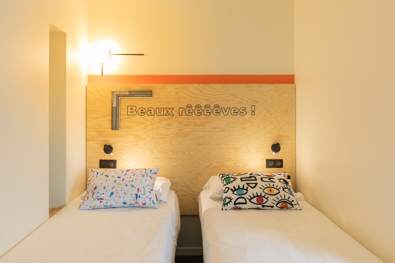 Bedroom 4, greet Hotel Beaune, Côte-d'Or