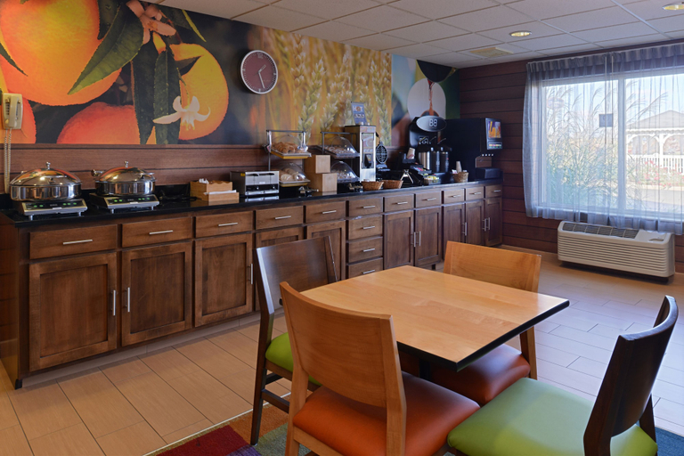 Food & Drinks 5, Fairfield Inn & Suites Dayton Troy, Troy