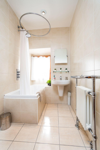 Bathroom 4, High Street, Edinburgh