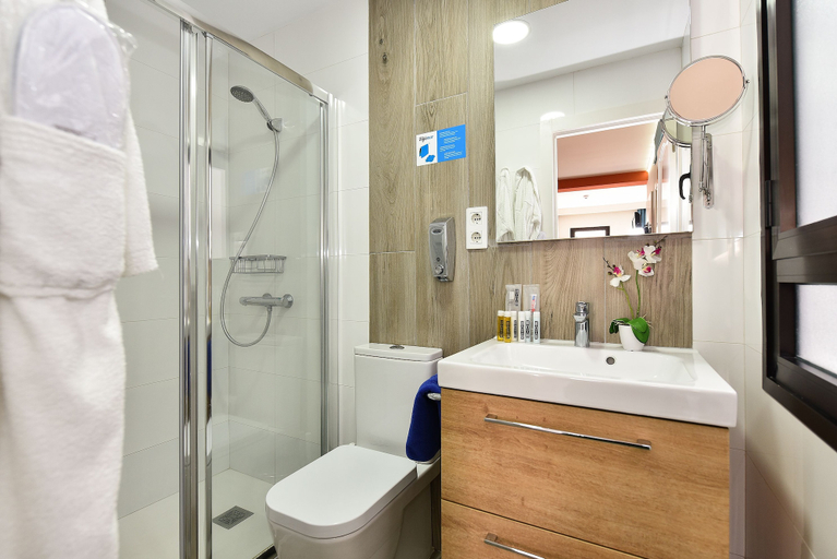 Bathroom 3, Hotel Apartamentos Bajamar, Las Palmas
