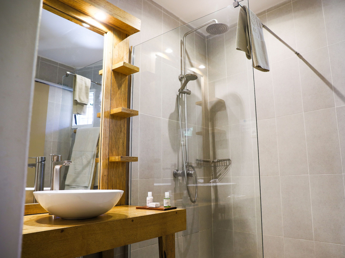 Bathroom 5, Royam Hotel, Mbour