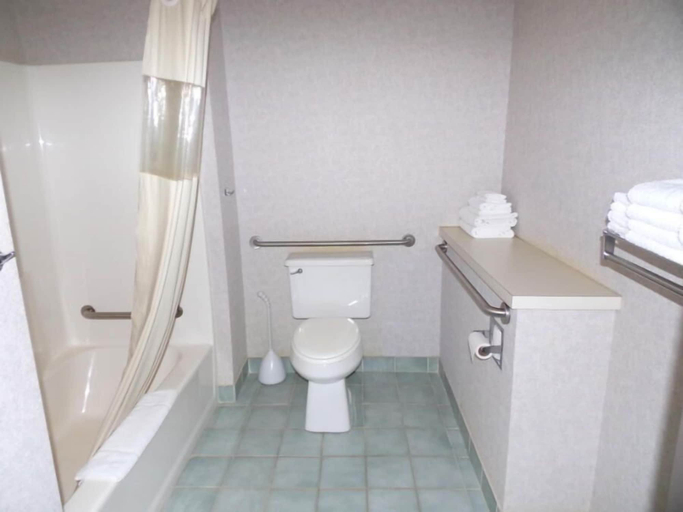 Bathroom 4, AmericInn by Wyndham Saint Ignace Lakefront, Mackinac