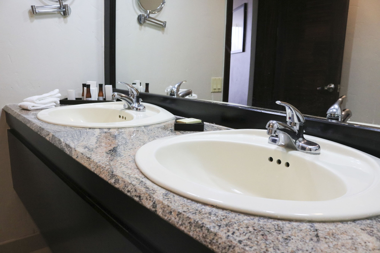 Bathroom 4, Hotel Coral And Marina, Ensenada