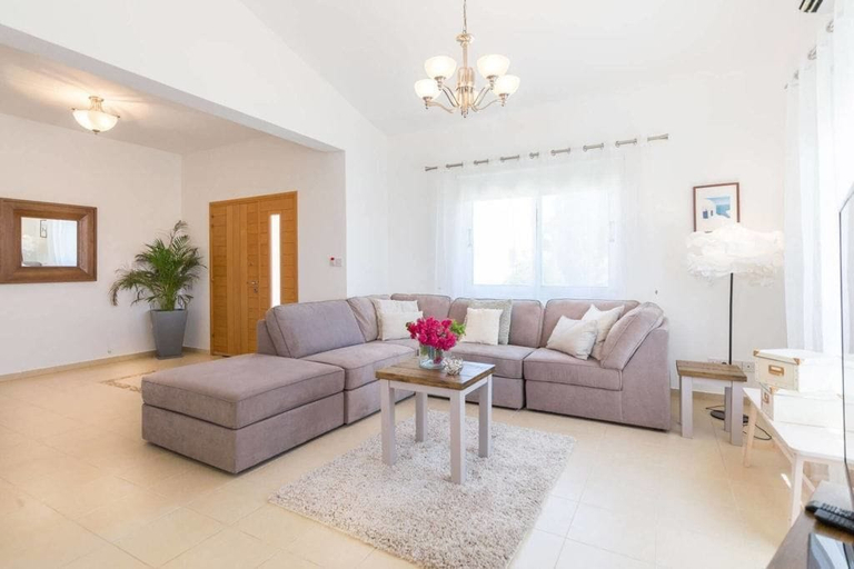Others 4, Villa Linda