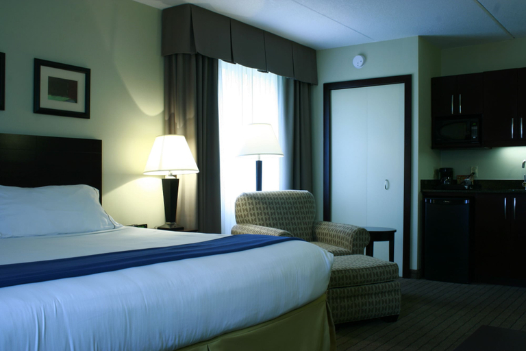 Bedroom 3, Comfort Inn & Suites, Bruce