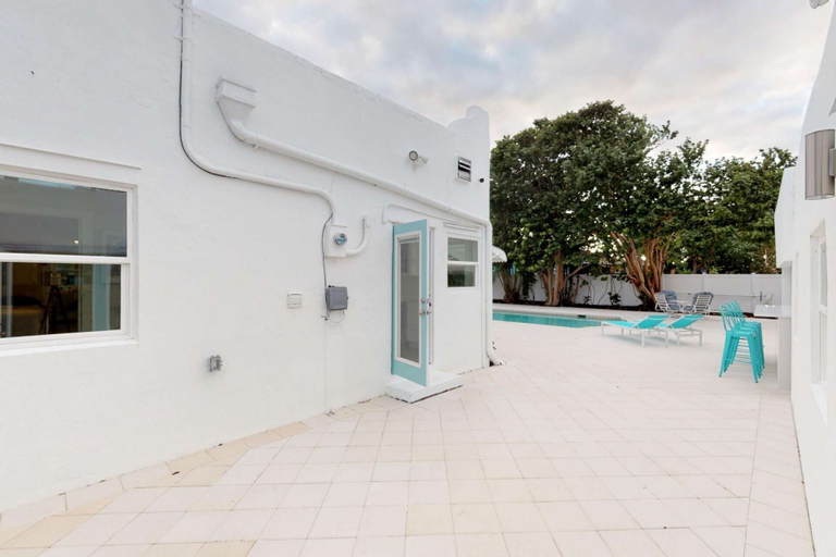 Sport & Beauty 5, The Lewis Properties, Palm Beach