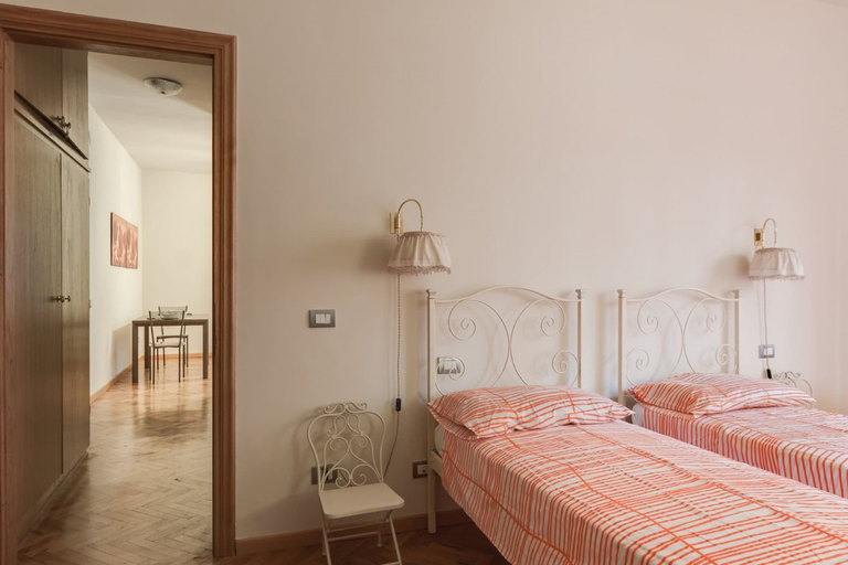 Room 2, Ponte Vecchio Corner - San Jacopo, Florence